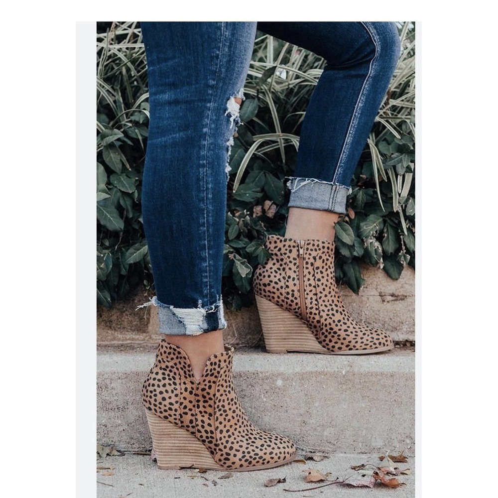 TOMS Kelsey Leopard Print Suede Bootie 11 Slip On Stacked Wedge Heel Boho - Picture 2 of 8